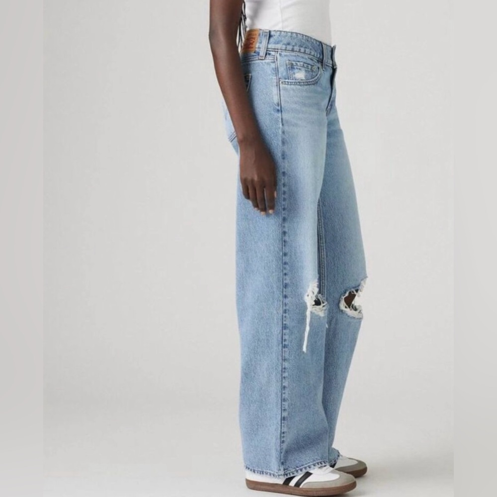 Levi's|Women’s low rise superlow loose jeans,Light wash Straight/wide leg•••27 - Picture 2 of 16